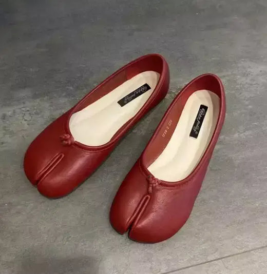 Sapatos de couro de microfibra Tabi Ninja, apartamentos confortáveis, chinelos Split Toe, mocassins fundo macio, breves mocassins trotter senhoras, 2023