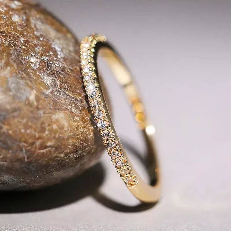 Huitan novos anéis finos minimalistas para mulheres casamento brilhante zircão cúbico de alta qualidade versátil feminino anel de dedo jóias