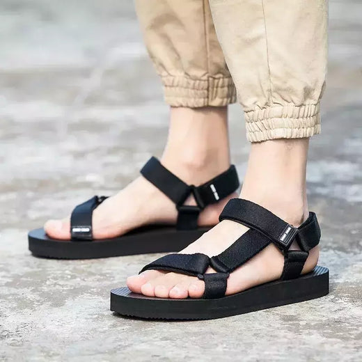 Sandálias masculinas simples e casuais, tênis confortáveis, férias na praia ao ar livre, sapatos masculinos, novos, verão, 2023
