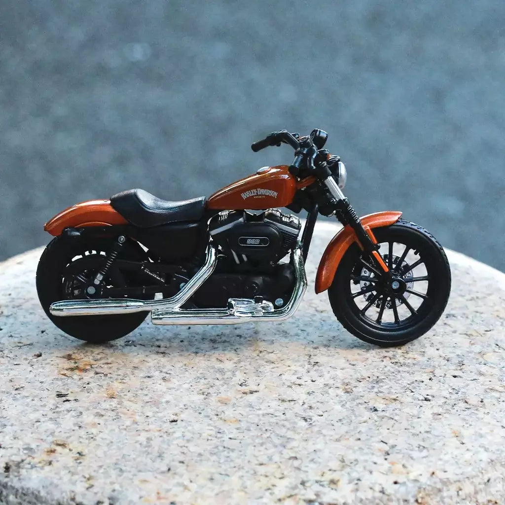 Maisto 1:18 harley davidson sportster ferro 883 liga clássico modelo da motocicleta diecast metal motocicleta modelo crianças brinquedos presente