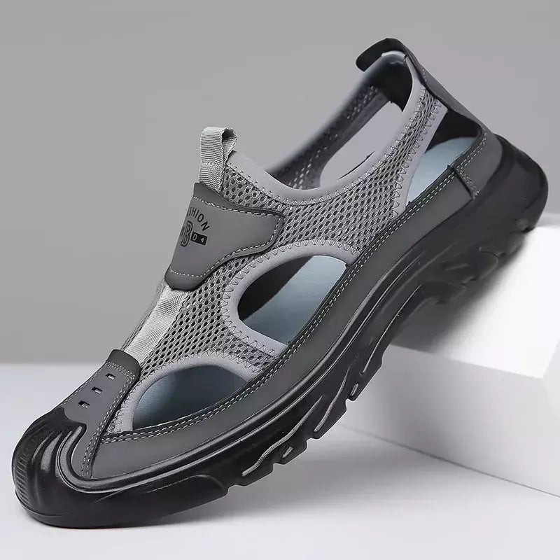Sandálias de malha respirável para homens, sandálias de praia antiderrapantes, sapatos ocos ao ar livre, calçados flats, verão, novo