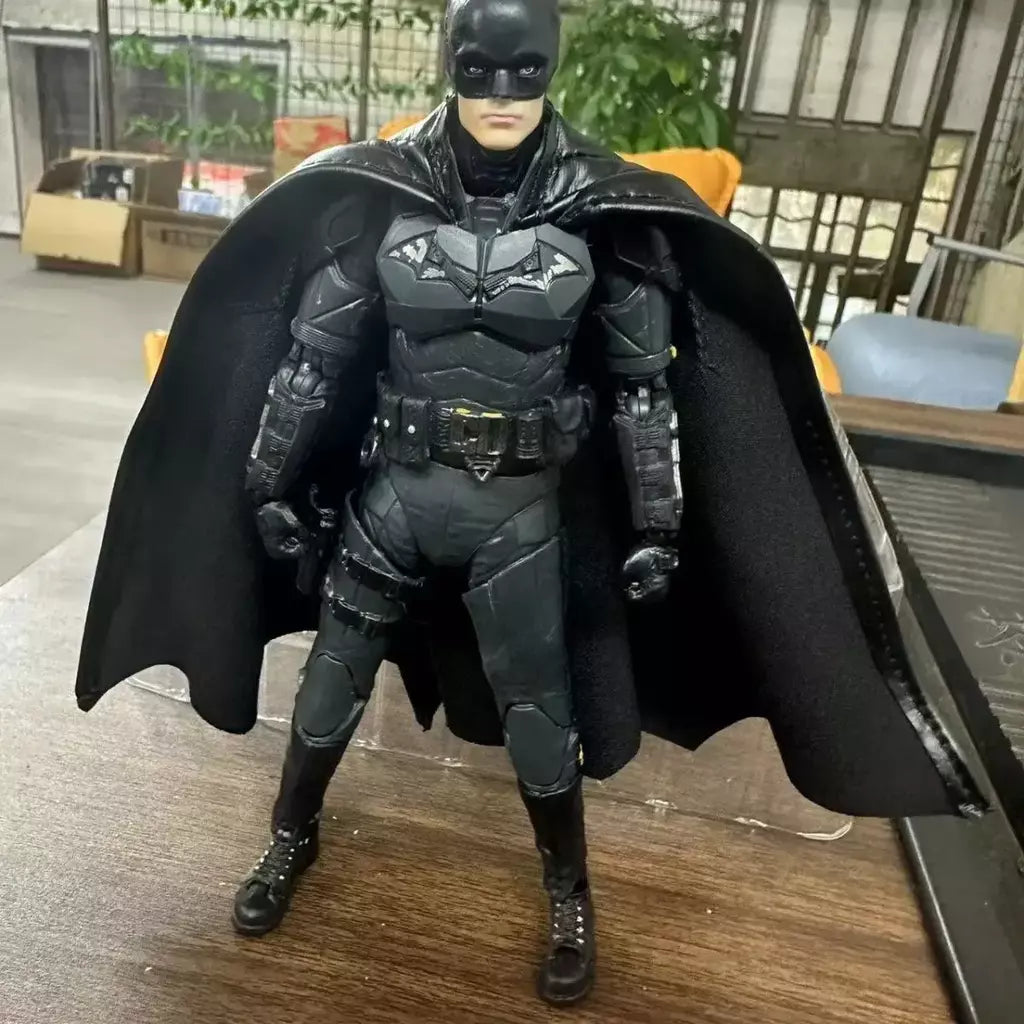 Em estoque estatuetas de anime o batman mafex robert pattinson versão do filme estatueta 6 polegadas liga da justiça batman ação crianças brinquedo