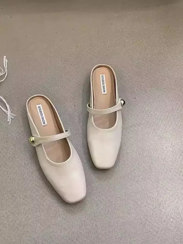 Chinelos de couro macio com alça de fivela prateada, sapatilhas casuais, sapato de mulas brilhantes, dedo do pé, metálico, elegante, moda, 2024