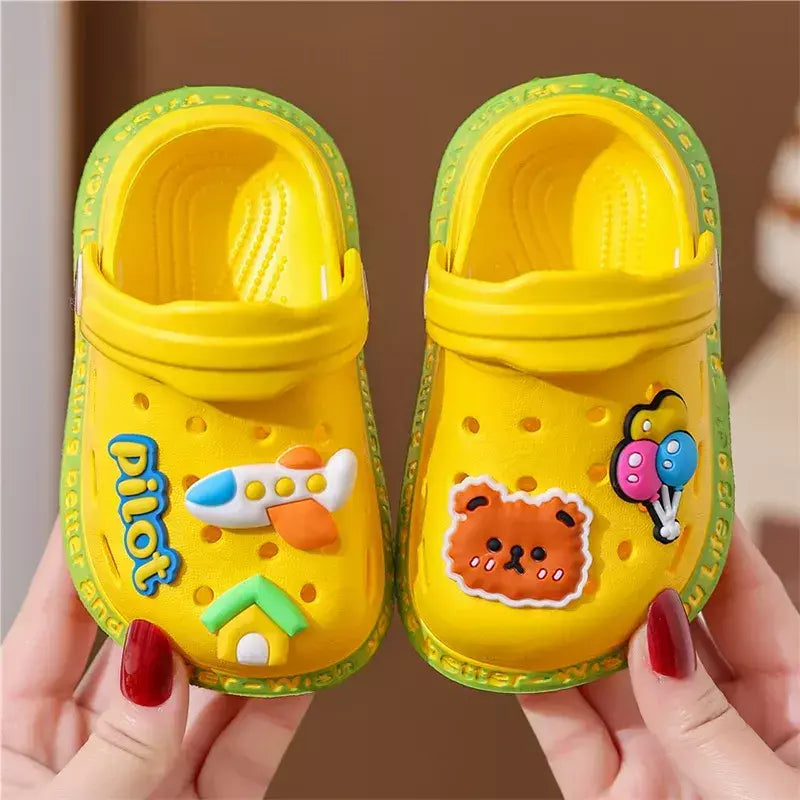 Verão crianças sapatos sandálias buraco sapatos infantis chinelos macio anti-skid design dos desenhos animados buraco sapatos de bebê praia de areia para meninos meninas