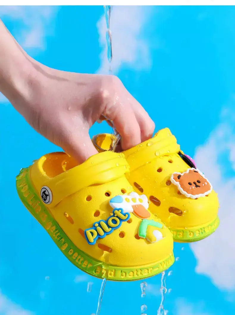 Verão crianças sapatos sandálias buraco sapatos infantis chinelos macio anti-skid design dos desenhos animados buraco sapatos de bebê praia de areia para meninos meninas