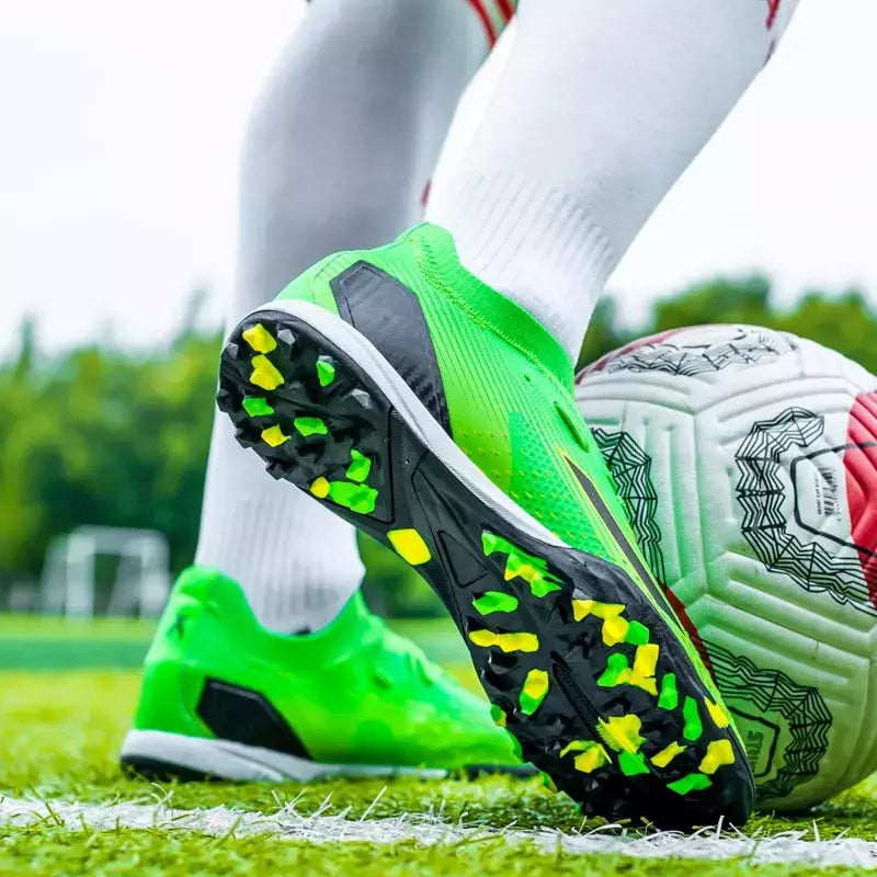 Sapatos de futebol FG TF para homens, botas antiderrapantes, grampos de treinamento ao ar livre, tênis de futsal, calçado esportivo infantil