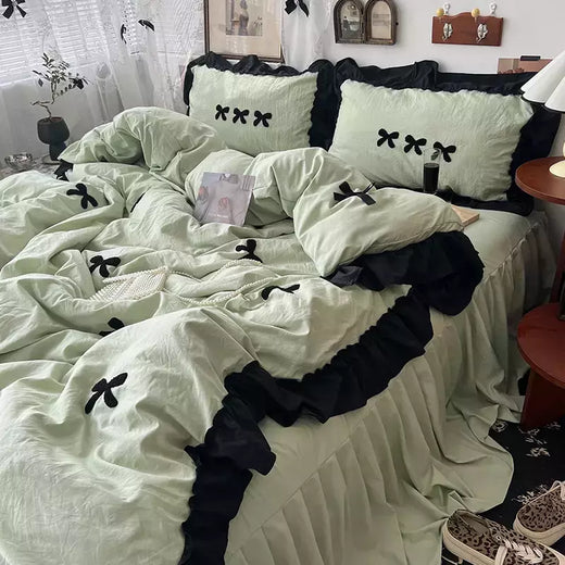 Conjunto de cama estilo princesa coreano para meninas, capa de edredão kawaii, arco preto, lençol macio para a pele, saia de cama, fronhas