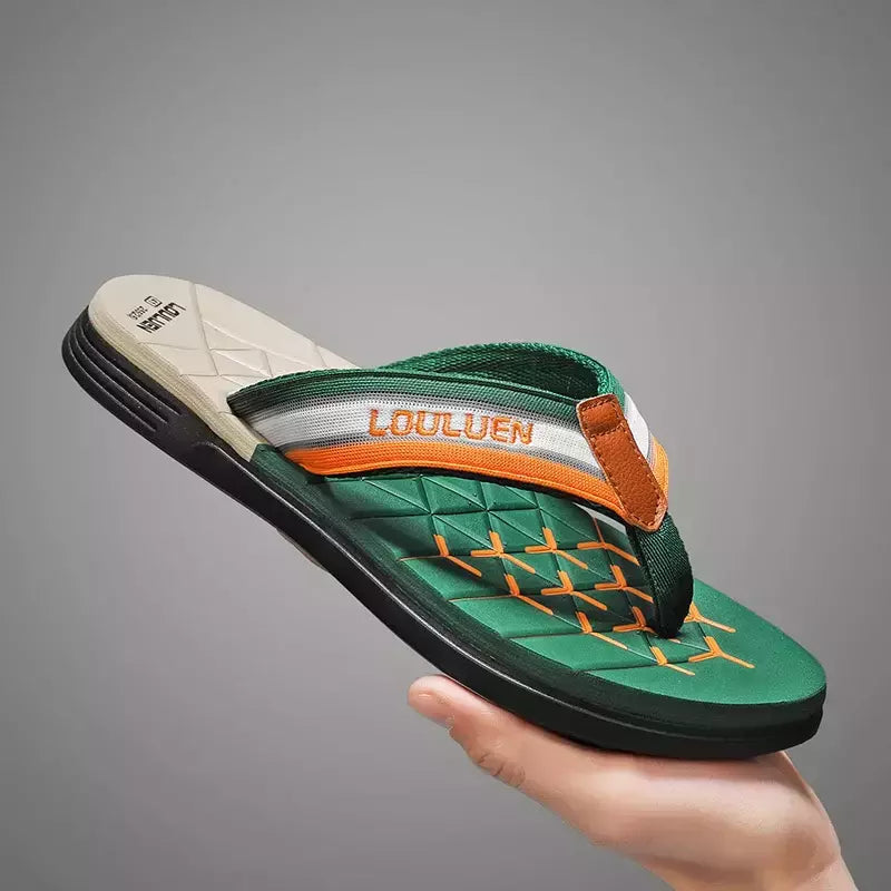 Chinelos casuais ao ar livre masculinos, chinelos de praia, luz suave, sapatos antiderrapantes, sapatos de banho, verão, venda quente, 2024