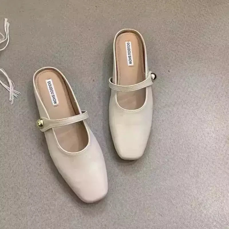 Chinelos de couro macio com alça de fivela prateada, sapatilhas casuais, sapato de mulas brilhantes, dedo do pé, metálico, elegante, moda, 2024