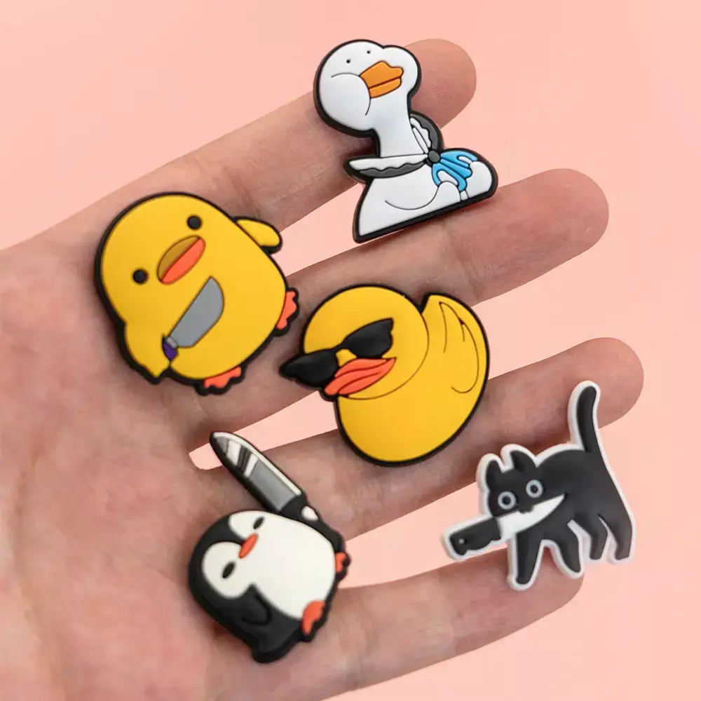 1/10 pçs animais dos desenhos animados sapato encantos patos pinguins gatos sapato decorações acessórios sapos cães pinos para mulheres crianças tamancos fivelas