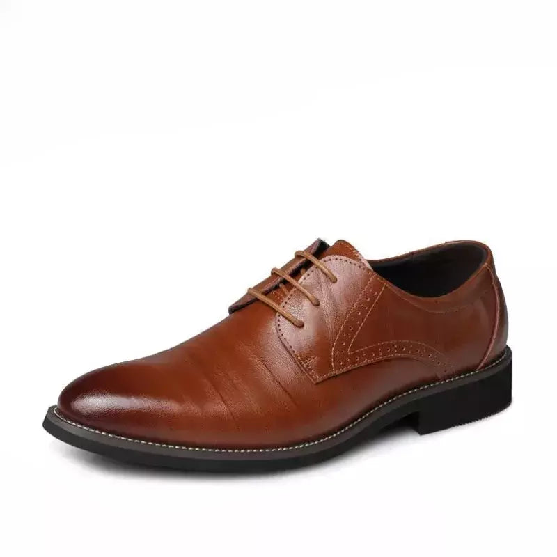 Sapatos masculinos de couro casual, sapatos luxuosos, sapatos sociais masculinos, designer britânico de ponta pontiagudos, marrom suave, negócios de casamento