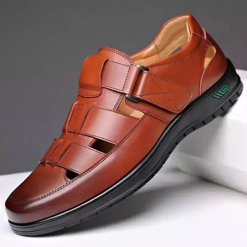 Sapatos de couro oco masculino, sandálias casuais, sapatos de furos respiráveis, verão, 2024