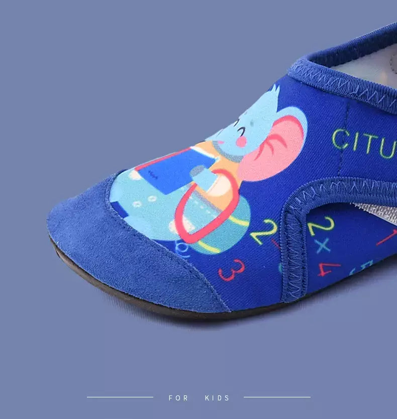 2024 novas crianças sapatos de praia meias de água meninos e meninas casa sapatos do bebê meias interiores dos desenhos animados unicórnio crianças chinelos