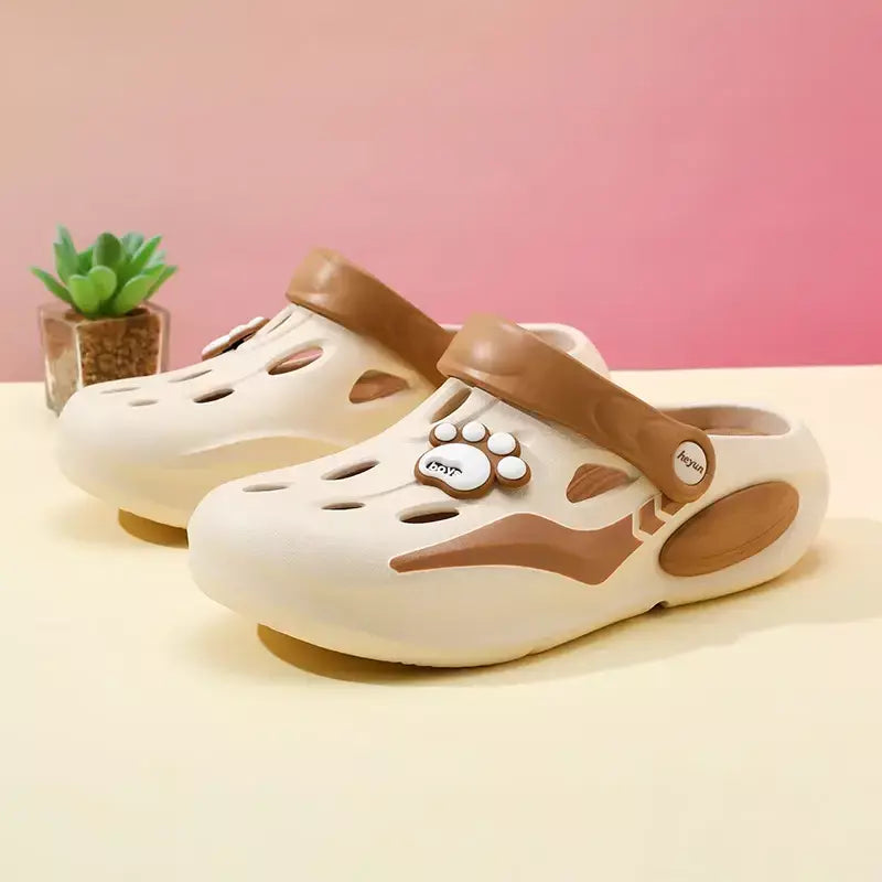 Tamancos de jardim de EVA confortáveis femininos, sandálias de dedo fechado para uso interno/externo em casa e na praia, sapatos ventilados com sola macia