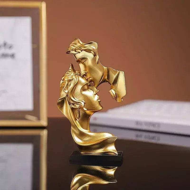 Mini resina amantes estátua estatueta beijando postura modelo artesanato escultura ornamento decoração para casa desktop armário de vinho decoração