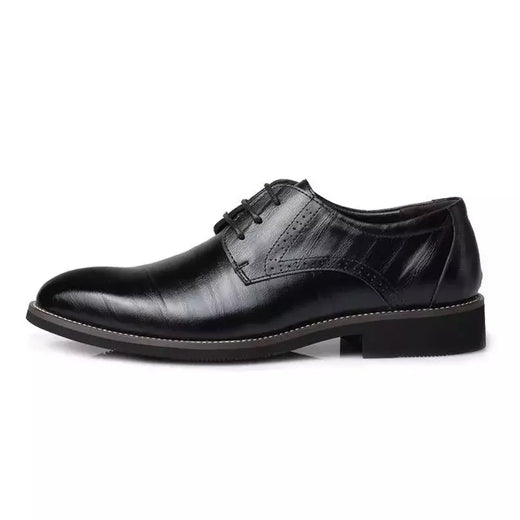Sapatos masculinos de couro casual, sapatos luxuosos, sapatos sociais masculinos, designer britânico de ponta pontiagudos, marrom suave, negócios de casamento