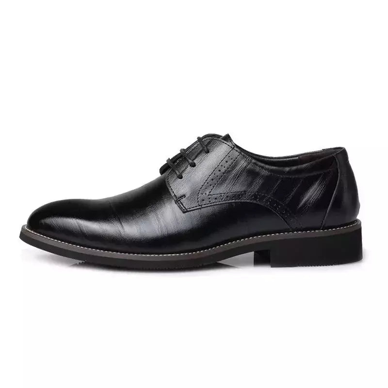 Sapatos masculinos de couro casual, sapatos luxuosos, sapatos sociais masculinos, designer britânico de ponta pontiagudos, marrom suave, negócios de casamento
