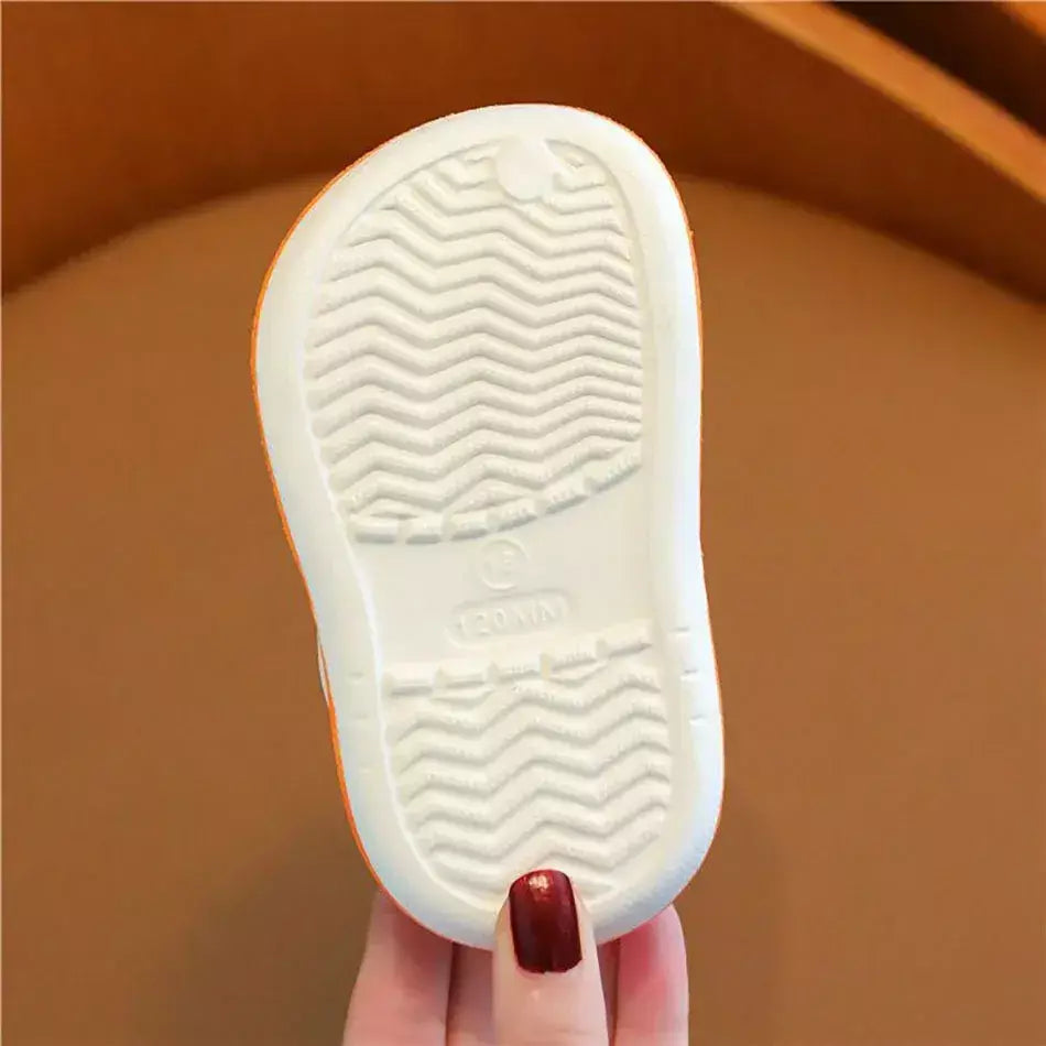 Verão dos desenhos animados coelho urso respirável crianças indoor tamancos sapatos com buracos antiderrapantes unisex chinelos de sola macia crianças sandálias