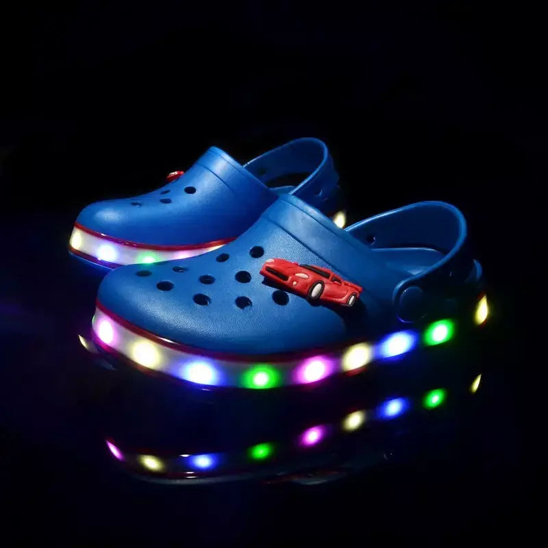Verão crianças buraco sandálias led iluminado piscando sapatos de luz meninos meninas sandálias de praia crianças respirável moda tênis