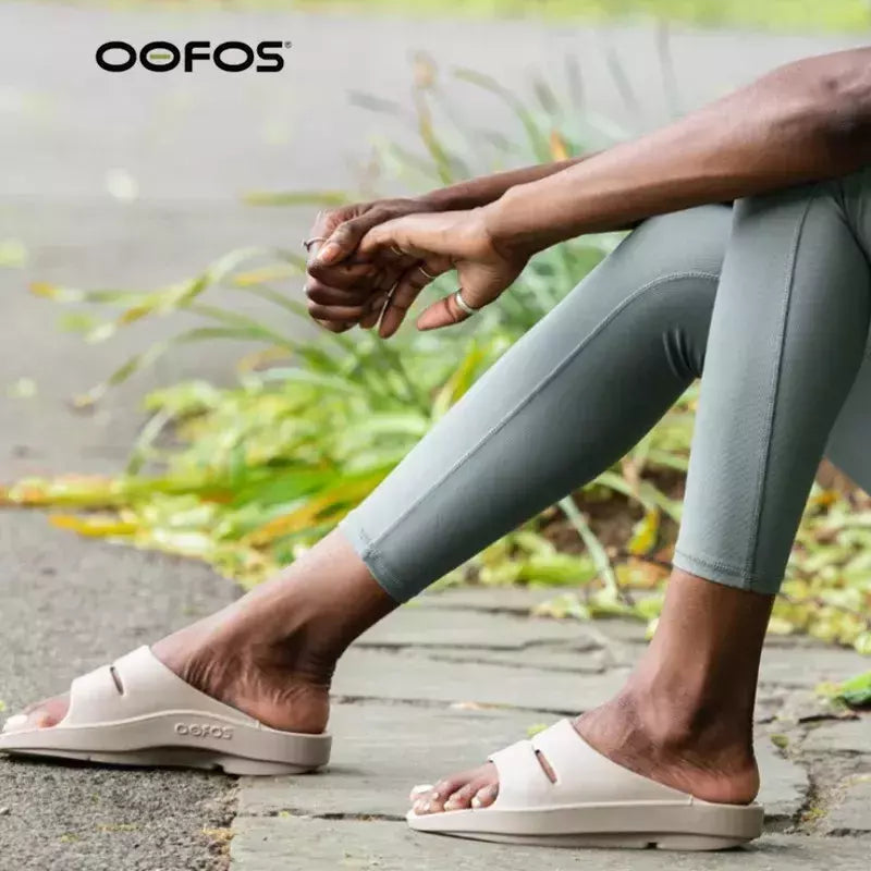Oofos-sandálias leves para homens e mulheres, sapatos de praia, chinelos, fundo macio, interior, casa