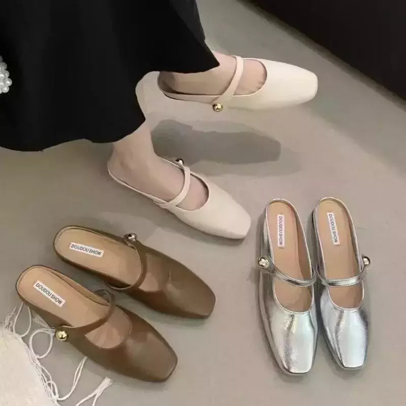Chinelos de couro macio com alça de fivela prateada, sapatilhas casuais, sapato de mulas brilhantes, dedo do pé, metálico, elegante, moda, 2024