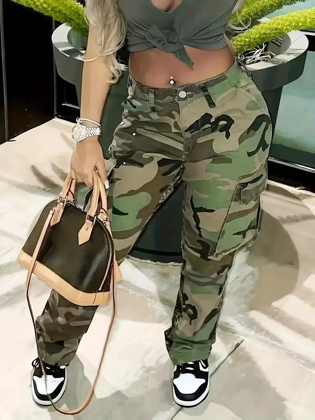 Camo Print Side Flap Pocket Calça Jeans de carga feminina, ajuste solto, elástico, Kpop Denim Pants, Y2K Roupas