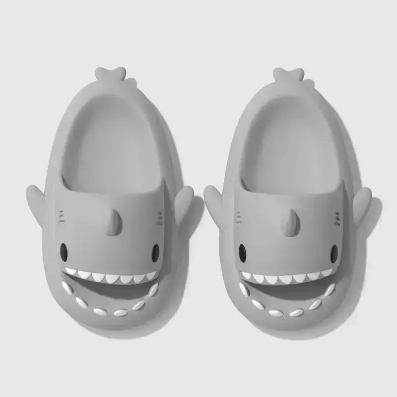 Chinelos de tubarão dos desenhos animados para homens e mulheres, slides internos do banheiro, moda casal, sapatos baixos, sandálias, EVA suave, chinelos de praia, verão