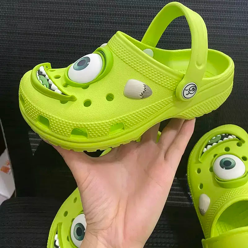 Novo dos desenhos animados mike verão antiderrapante ao ar livre sapatos de praia casuais monstro grandes olhos buraco chinelos confortáveis sandálias respiráveis presentes