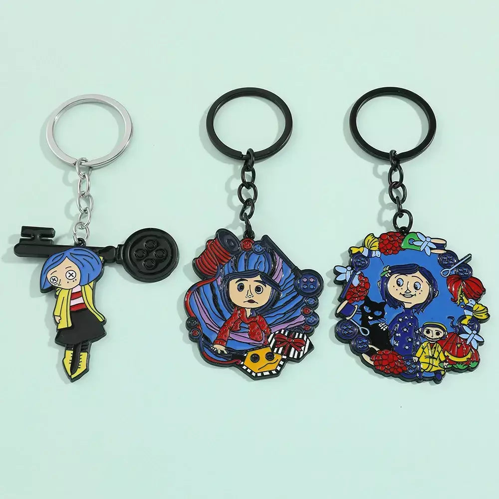 Figura de desenho animado Coraline e chaveiro de porta secreta, filme de anime emocionante de fantasia, pingente esmaltado, chaveiros, presentes de ornamento