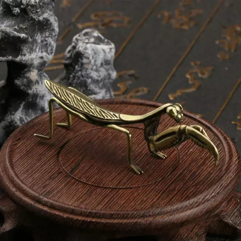 Simulação de bronze mantis ornamento antigo estatuetas de insetos em miniatura decorações de mesa artesanato chá animal de estimação feng shui colecionáveis