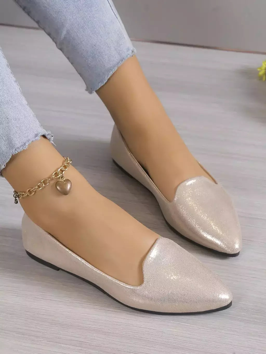 Mocassins deslizantes respiráveis para mulheres, sapatilhas rasas de balé elástico, fundo macio, sapatos de barco com dedo apontado, tamanho grande, 43, moda, 2024