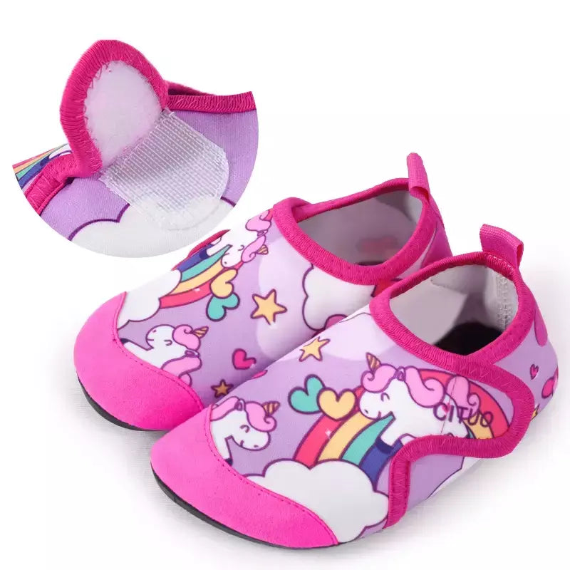 2024 novas crianças sapatos de praia meias de água meninos e meninas casa sapatos do bebê meias interiores dos desenhos animados unicórnio crianças chinelos