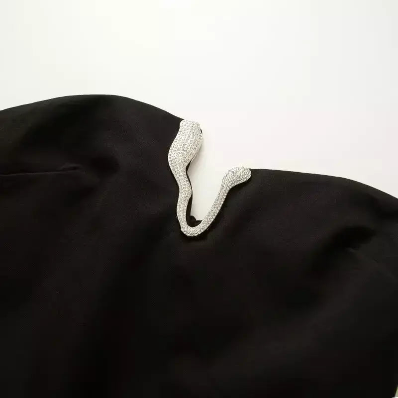 Tfmln moda feminina mini vestido sem alças verão 2025 novo chique diamante com decote em v sexy fora do ombro vestidos curtos elegante vintage ?