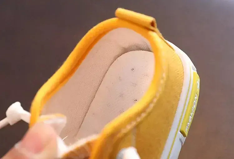 Sapatos canva de cano baixo infantil 2025 primavera novo estilo branco doce cor masculino feminino infantil pai-filho sapatos de tabuleiro