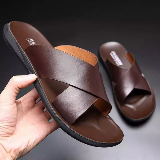 Sandálias masculinas de couro vintage, chinelos confortáveis para interior e exterior, sapatilhas casuais de praia, nova moda, verão 2024