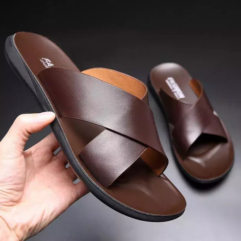Sandálias masculinas de couro vintage, chinelos confortáveis para interior e exterior, sapatilhas casuais de praia, nova moda, verão 2024