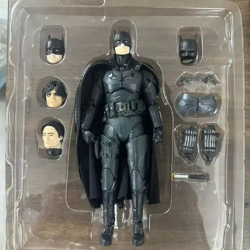 Em estoque estatuetas de anime o batman mafex robert pattinson versão do filme estatueta 6 polegadas liga da justiça batman ação crianças brinquedo