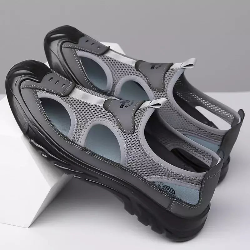 Sandálias de malha respirável para homens, sandálias de praia antiderrapantes, sapatos ocos ao ar livre, calçados flats, verão, novo