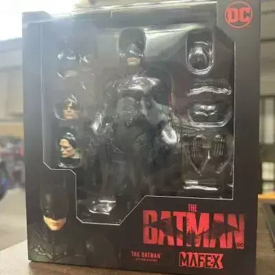 Em estoque estatuetas de anime o batman mafex robert pattinson versão do filme estatueta 6 polegadas liga da justiça batman ação crianças brinquedo