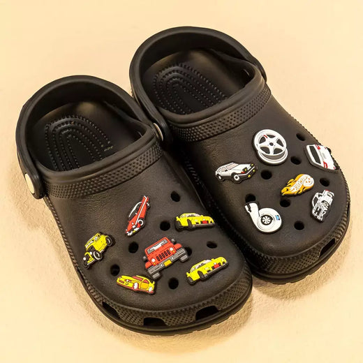 1-20 pçs encantos de sapato de carro legal veículo sapato acessórios decorações dos desenhos animados pinos para homens meninos crianças diy tamanco fivela jardim sandália