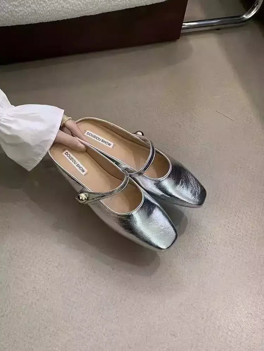 Chinelos de couro macio com alça de fivela prateada, sapatilhas casuais, sapato de mulas brilhantes, dedo do pé, metálico, elegante, moda, 2024