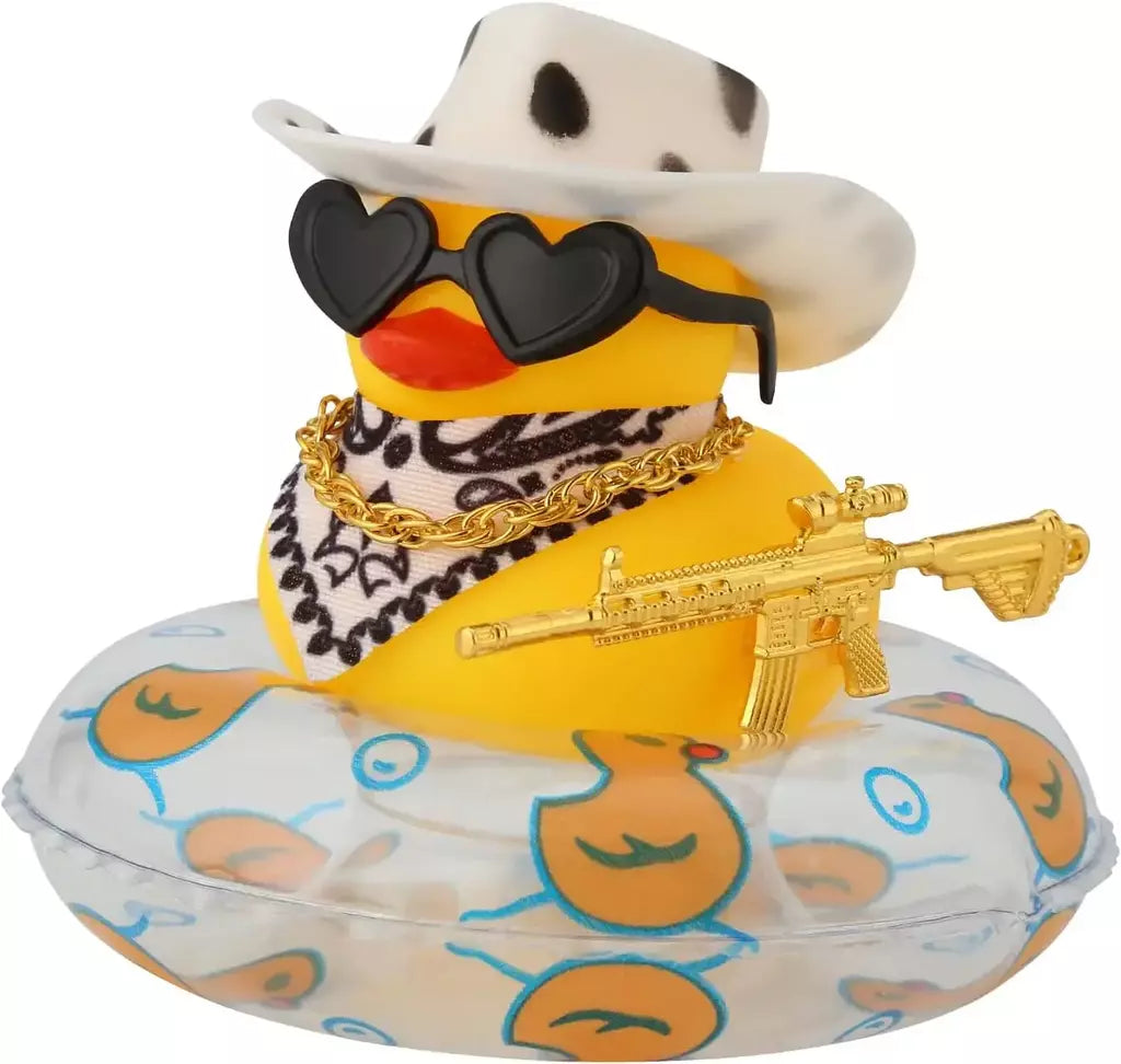 Pato de borracha com arma para decoração de painel de carro, brinquedo de pato estridente, patos de cowboy amarelos, ornamento de carro, acessórios divertidos