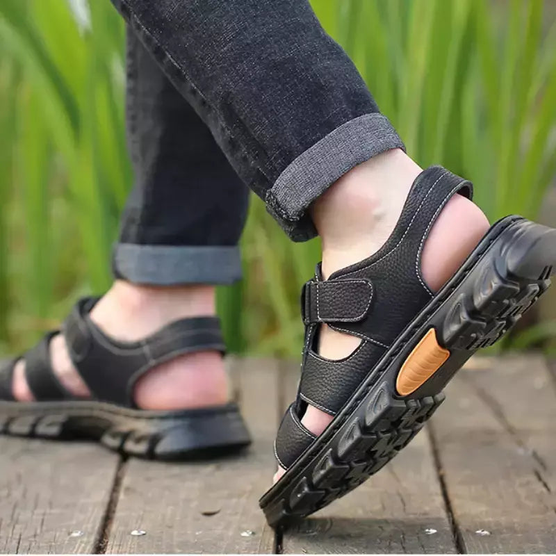 Sandálias de couro genuíno masculinas, sapatos de praia, chinelos de couro, antiderrapantes, sola grossa, ao ar livre, verão, novo, 2024