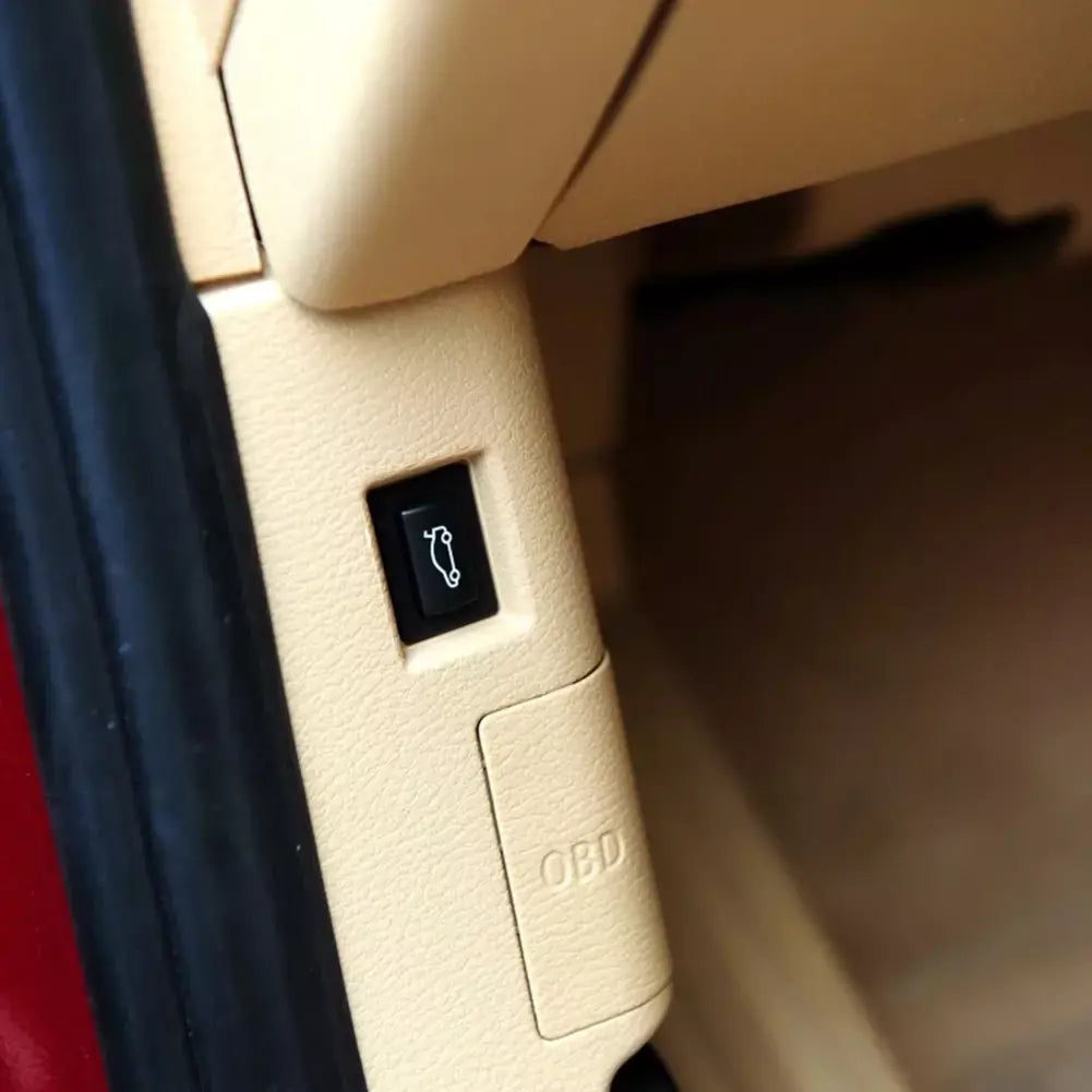 Interior do carro OBD Plug Tampa Guarnição Cap, Tampa do painel do pontapé, OBD2 Diagnóstico Plug Capa para BMW F25 X3 F26 X4 LHD, 51439190686, 51437243111