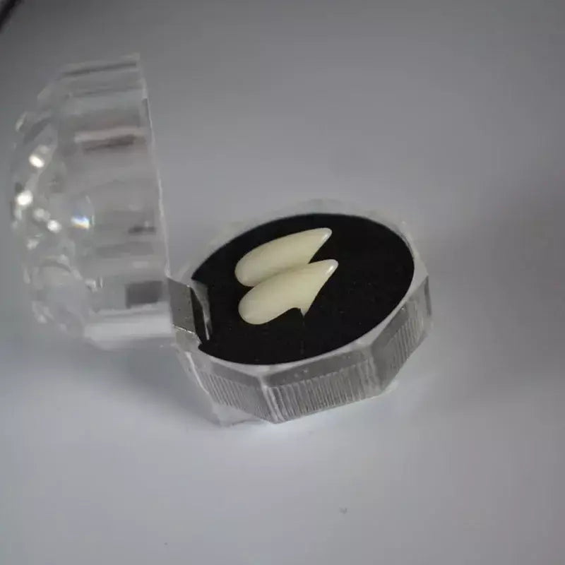 1 par de dentes de vampiro, presas, adereços para dentaduras, fantasia de halloween, dentes falsos, cola sólida, adesivo para dentadura, decoração de festa de halloween