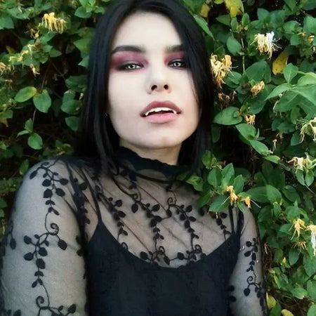 1 par de dentes de vampiro, presas, adereços para dentaduras, fantasia de halloween, dentes falsos, cola sólida, adesivo para dentadura, decoração de festa de halloween