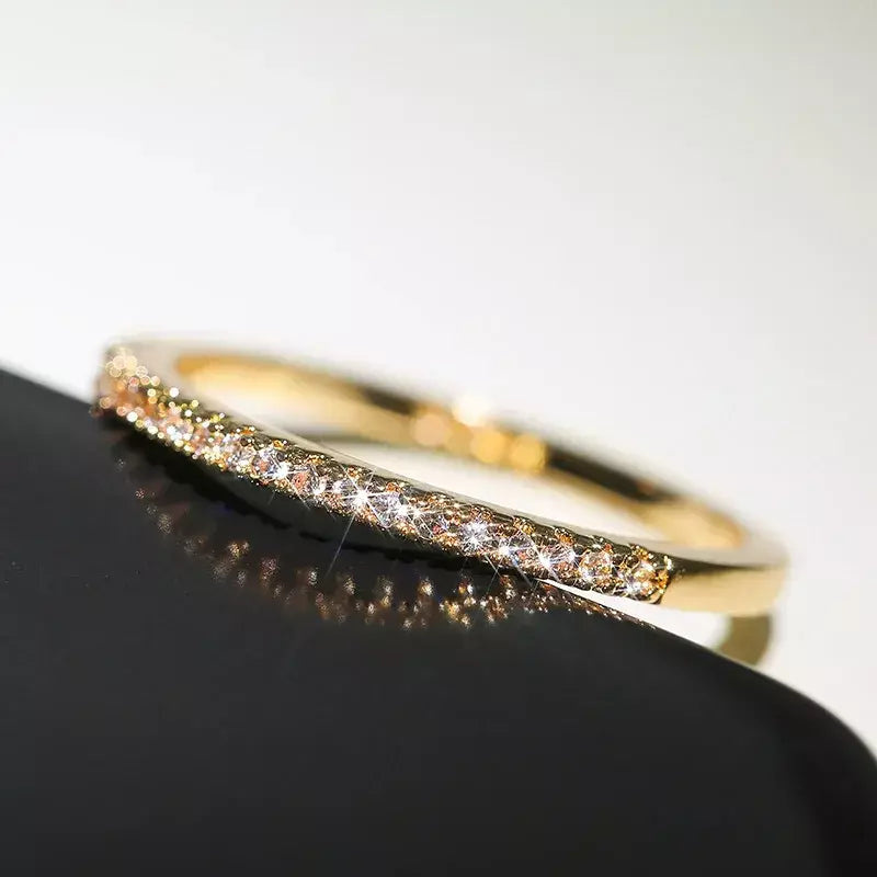 Huitan novos anéis finos minimalistas para mulheres casamento brilhante zircão cúbico de alta qualidade versátil feminino anel de dedo jóias
