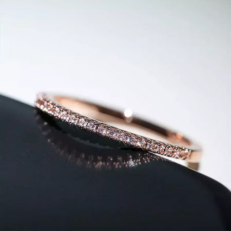 Huitan novos anéis finos minimalistas para mulheres casamento brilhante zircão cúbico de alta qualidade versátil feminino anel de dedo jóias