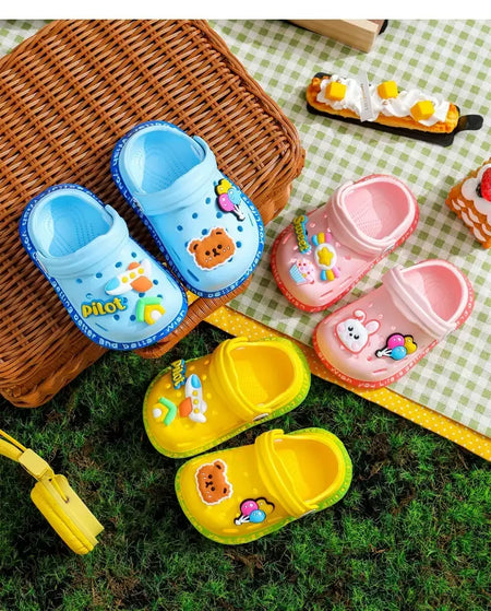 Verão crianças sapatos sandálias buraco sapatos infantis chinelos macio anti-skid design dos desenhos animados buraco sapatos de bebê praia de areia para meninos meninas