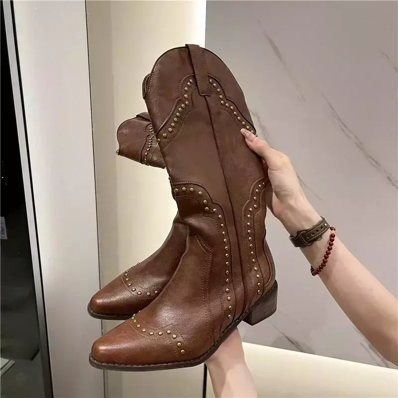 Botas góticas cravejadas para mulheres, joelho alto, couro curto, salto baixo, vaqueiro ocidental, designer de luxo, sapatos de rock novos, vintage, ocidental, 2024